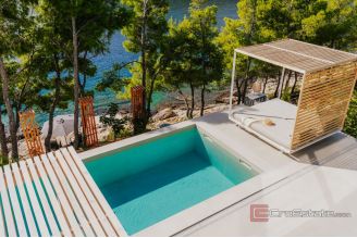 018 2044 33 Korcula Luxury villa in the first row to the sea for sale
