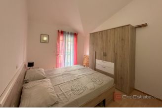 012 2049 11 Ciovo Three bedroom apartment with a sea view for sale