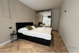 018 2036 114 Modern house with three residential units for sale