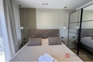 018 2036 114 Modern house with three residential units for sale