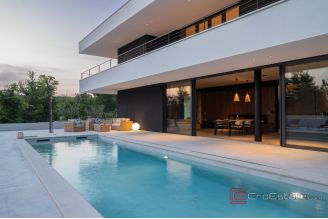 020 5324 30 Umag Luxury villa with pool sale