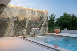 020 5324 30 Umag Luxury villa with pool sale