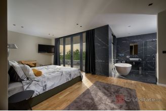 020 5324 30 Umag Luxury villa with pool sale