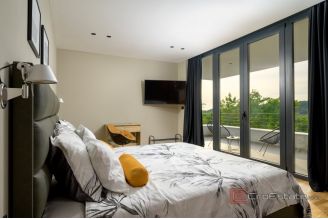 020 5324 30 Umag Luxury villa with pool sale