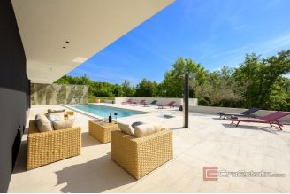 020 5324 30 Umag Luxury villa with pool sale