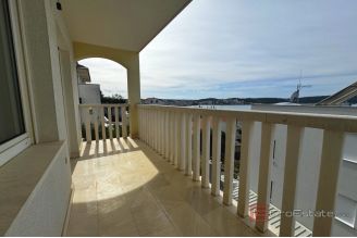 014 2030 82 Ciovo Three bedroom apartment with a sea view for sale