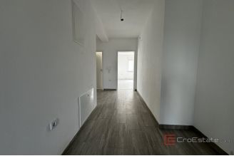 014 2030 82 Ciovo Three bedroom apartment with a sea view for sale