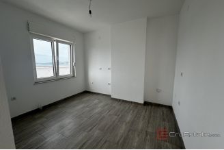 014 2030 82 Ciovo Three bedroom apartment with a sea view for sale