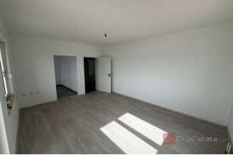 014 2030 82 Ciovo Three bedroom apartment with a sea view for sale