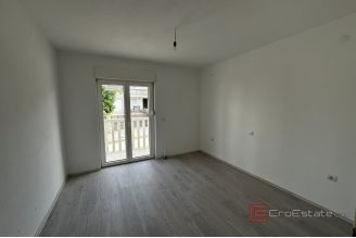 014 2030 82 Ciovo Three bedroom apartment with a sea view for sale