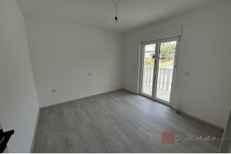 014 2030 82 Ciovo Three bedroom apartment with a sea view for sale