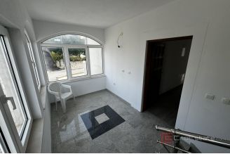 014 2030 82 Ciovo Three bedroom apartment with a sea view for sale