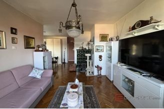 019 2035 178 Ciovo Two bedroom apartment with a sea view for sale