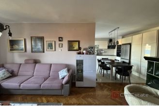019 2035 178 Ciovo Two bedroom apartment with a sea view for sale
