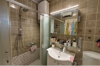 019 2035 178 Ciovo Two bedroom apartment with a sea view for sale