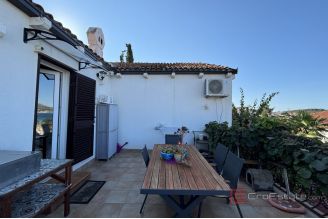 019 2035 178 Ciovo Two bedroom apartment with a sea view for sale