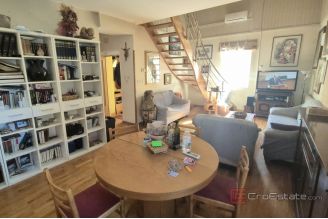 008 2047 29 Sibenik Two story apartment in the city center for sale