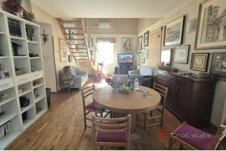 008 2047 29 Sibenik Two story apartment in the city center for sale