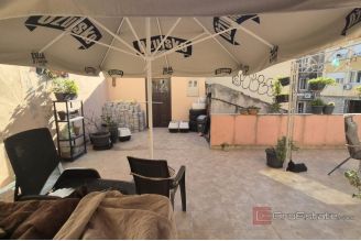 008 2047 29 Sibenik Two story apartment in the city center for sale
