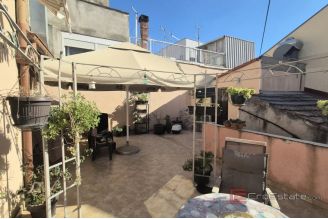 008 2047 29 Sibenik Two story apartment in the city center for sale