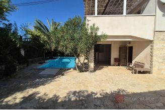 017 2047 30 Murter Apartment house with pool for sale