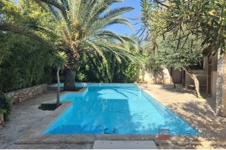 017 2047 30 Murter Apartment house with pool for sale