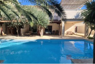 017 2047 30 Murter Apartment house with pool for sale