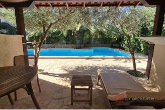 017 2047 30 Murter Apartment house with pool for sale