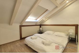 017 2047 30 Murter Apartment house with pool for sale