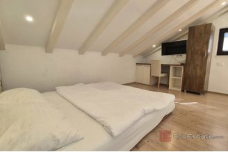 017 2047 30 Murter Apartment house with pool for sale