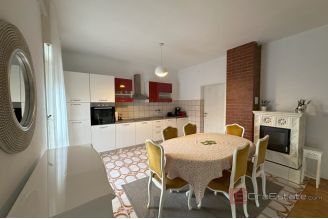 016 2049 12 Kastela Three bedroom apartment for rent