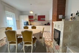 016 2049 12 Kastela Three bedroom apartment for rent