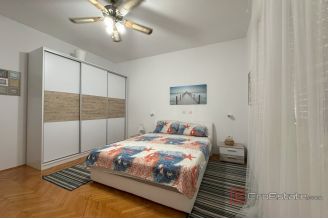 016 2049 12 Kastela Three bedroom apartment for rent