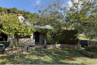 011 2046 33 Brac Agricultural land with sea view for sale