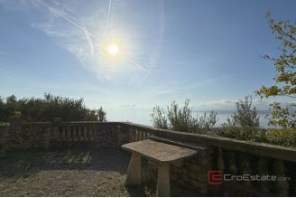 011 2046 33 Brac Agricultural land with sea view for sale
