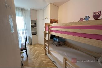 010 2049 13 Split Znjan Two bedroom apartment near the sea for sale