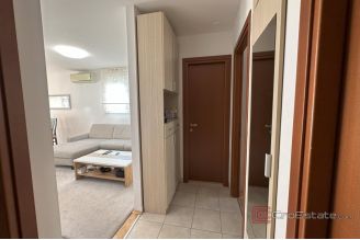 010 2049 13 Split Znjan Two bedroom apartment near the sea for sale