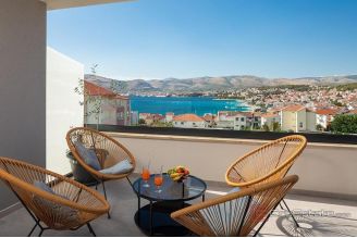 013 2035 183 Ciovo Two bedroom apartment for rent