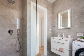 013 2035 183 Ciovo Two bedroom apartment for rent