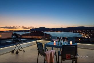 013 2035 183 Ciovo Two bedroom apartment for rent