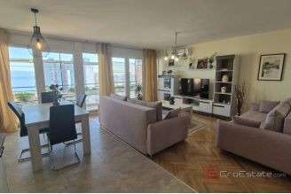 013 2047 32 Split Trstenik Two bedroom apartment with a sea view for rent