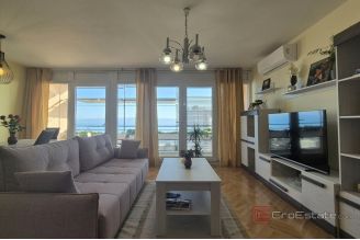 013 2047 32 Split Trstenik Two bedroom apartment with a sea view for rent