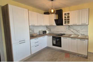 013 2047 32 Split Trstenik Two bedroom apartment with a sea view for rent