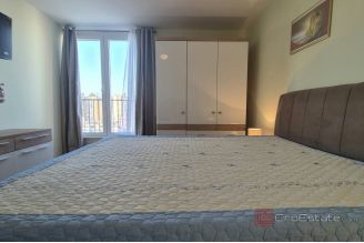 013 2047 32 Split Trstenik Two bedroom apartment with a sea view for rent