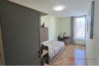 013 2047 32 Split Trstenik Two bedroom apartment with a sea view for rent