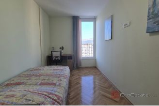 013 2047 32 Split Trstenik Two bedroom apartment with a sea view for rent
