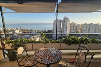 013 2047 32 Split Trstenik Two bedroom apartment with a sea view for rent