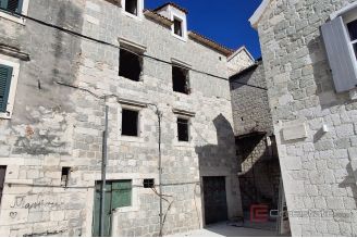 011 2031 149 Kastela Mediterranean house for renovation for sale
