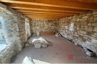 011 2031 149 Kastela Mediterranean house for renovation for sale