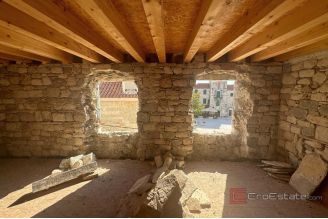 011 2031 149 Kastela Mediterranean house for renovation for sale
